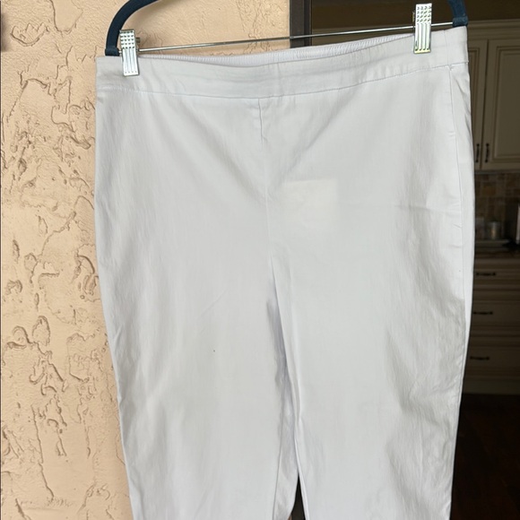 Zac & Rachel Gold Button White Capris - Picture 3 of 8